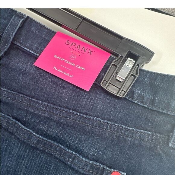 Spanx Slim X Casual Capri Size 29 (33) Dark Wash Denim Jeans NWT - Picture 6 of 10